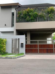 ขายบ้านเลียบทางด่วนรามอินทรา : ไพรเวท เนอวานา เรสสิเดนซ์ Private Nirvana Residence North 82 ตารางวา เฟอร์ครบ