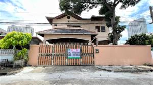 For SaleHouseRatchadapisek, Huaikwang, Suttisan : The house is ready for sale. Ratchada-Huai Khwang area Soi Pracharat Bamphen 10, area 55 sq m., near MRt Huai Khwang, buy for sure profit.