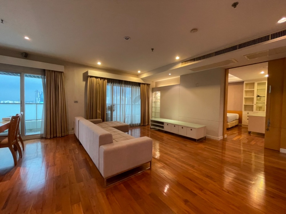 For SaleCondoSathorn, Narathiwat : Condo with 125 sq.m. with more spaces for living best price and CBD location