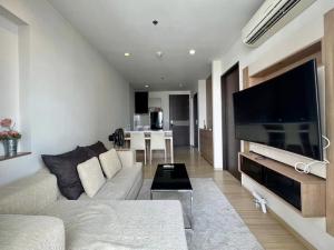 For RentCondoSathorn, Narathiwat : 👑 Rhythm Sathorn 👑 The room is very beautifully decorated. fully furnished Ready to move in now.