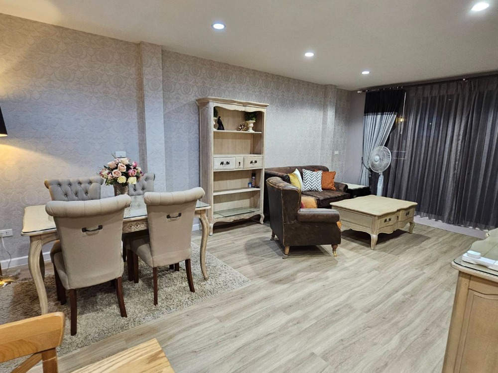 For RentTownhousePattanakan, Srinakarin : For rent/sale, beautifully decorated townhome, ready to move in, The Exclusive Pattanakarn 44: The Exclusive Pattanakarn 44.
