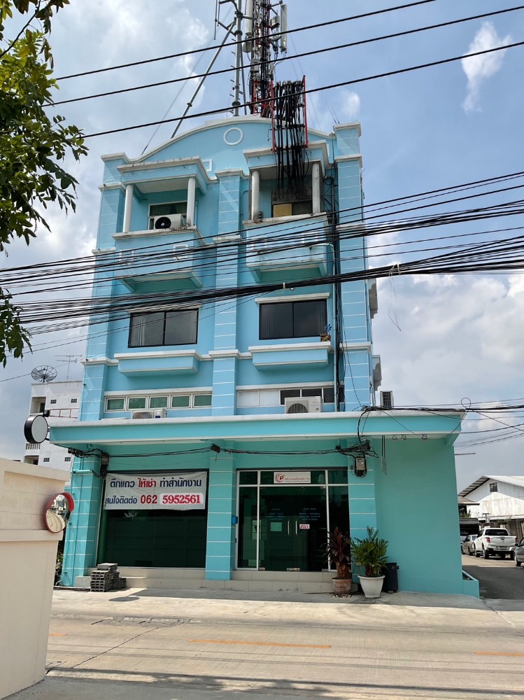 For RentShophouseNawamin, Ramindra : Building for rent for an office New paint all inside and new paint outside first floor. There is a large meeting room. and free parking space for 8-10 cars, enter Soi Ramintra 8 (80 meters)