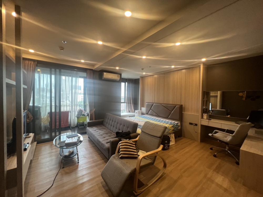 For SaleCondoRatchathewi,Phayathai : Urgent sale, Ideo Q Chidlom - Petchburi, 47 square meters with decorations and furniture.