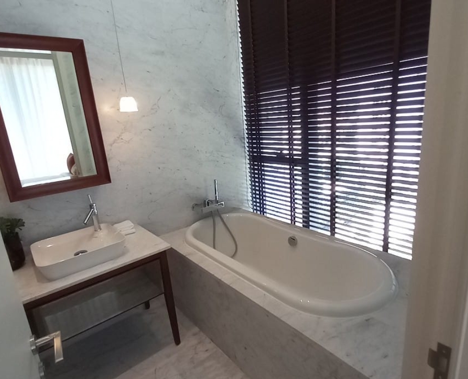 For SaleCondoสุขุมวิท อโศก ทองหล่อ : Khun By Yoo 50 sq.m. Sell & Rent please add LlNE lD agentbank1 o8415o5483