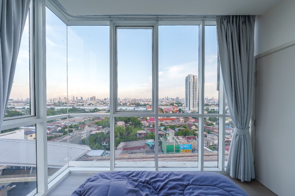 For SaleCondoPinklao, Charansanitwong : Condo for sale De Lapis Charan 81, corner room in front of the project, east side, river view, fully furnished.
