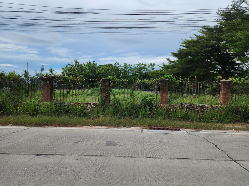 For SaleLandPattaya, Bangsaen, Chonburi : Land for sale, 1-1-65 rai, Phummarin Road, Takhian Tia Subdistrict, Bang Lamung, Chonburi.