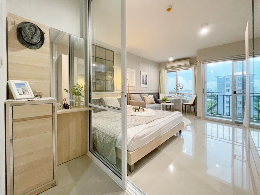 For SaleCondoLadkrabang, Suwannaphum Airport : For sale: Iris On Nut, Lat Krabang, large room, pool view, owner is selling it himself.