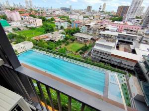 For SaleCondoPinklao, Charansanitwong : The Parkland Charan - Pinklao Condo for rent : 2 bedrooms 1 bathroom for 47 sqm. Corner room Pool View on 12nd floor. C building. With fully furnished and electrical appliances.Next to MRT Bangyikhan. Sale only for 4.39 MB.