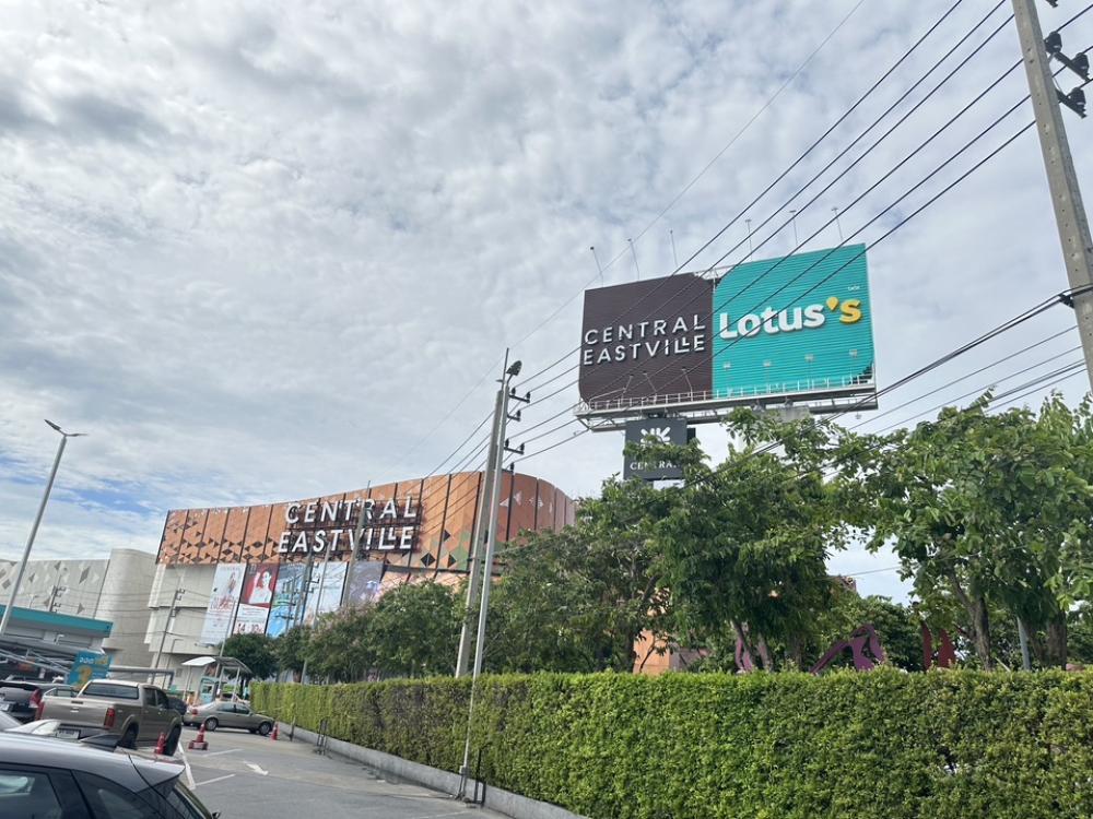 For RentLandKaset Nawamin,Ladplakao : For sale 350,000/square wa/land for rent next to Kaset Nawamin Road. Along Ramintra Expressway Near Central Eastville, Crystal Park, CDC, Chic Republic along the expressway, land size 3 rai - 5 rai.