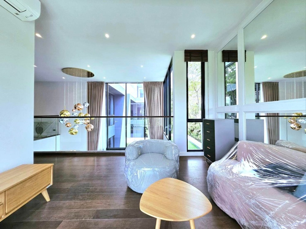 For RentHousePattanakan, Srinakarin : For rent, Bugaan krungthep kreetha, modern luxury 3-storey detached house with rooftop elevator, pool view. ready to move in With furniture,