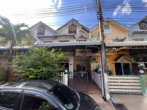For SaleTownhouseMahachai Samut Sakhon : Selling cheap! Townhouse, 2 floors, 2 bedrooms, 2 bathrooms, Chitrada Place Village, suitable for renovation DDD
