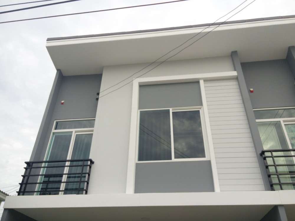 For RentTownhouseSamut Prakan,Samrong : Townhome for rent, Casa City Bangna, corner house, no house across the street. Have privacy Behind Mega Bangna