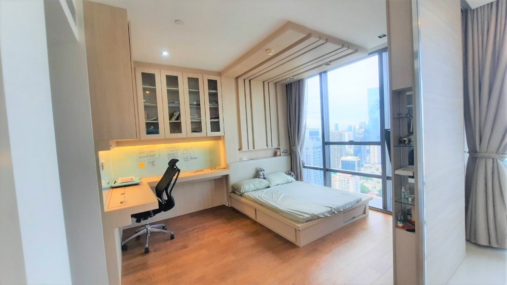 For SaleCondoWongwianyai, Charoennakor : Condo for sale, The Bangkok Sathorn, Taksin, Yannawa, near Surasak BTS, near the expressway, 59 square meters.