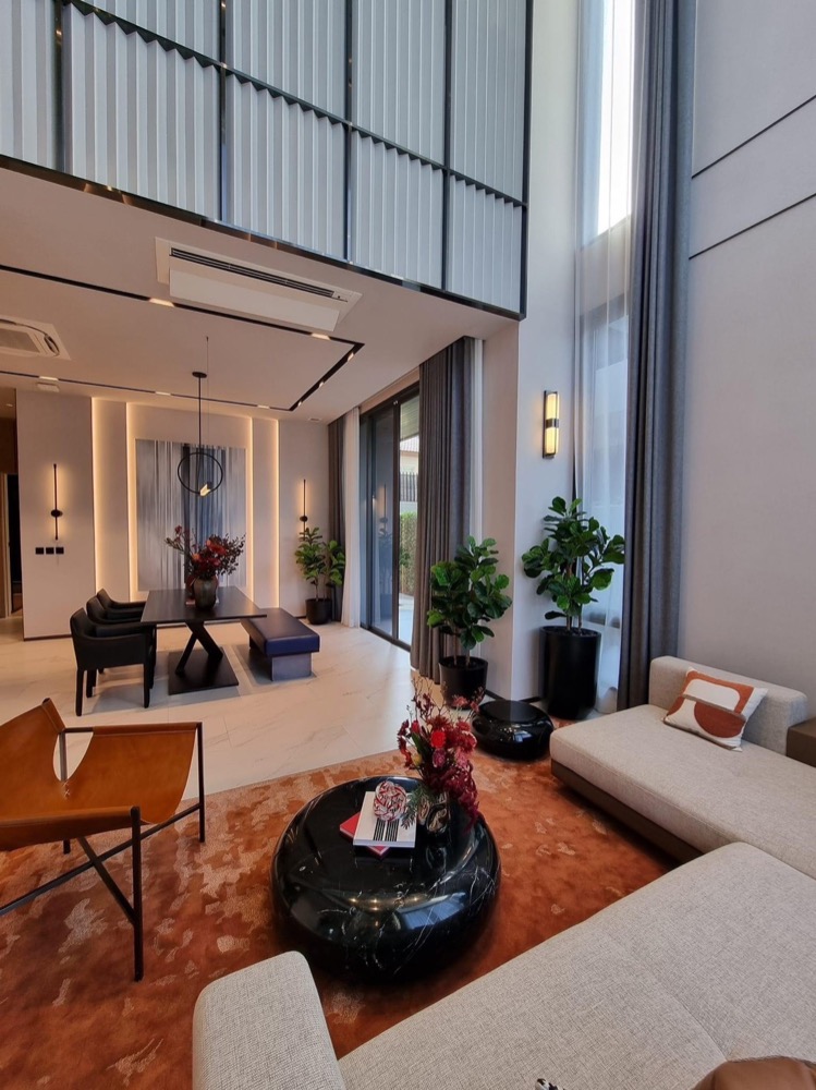 ขายบ้านพัฒนาการ ศรีนครินทร์ : SIRANINN RESIDENCES : ศิรนินทร์ เรสซิเดนเซส : บ้านเดี่ยว 2 ชั้น ระดับ Super Luxury  ย่านพัฒนาการ