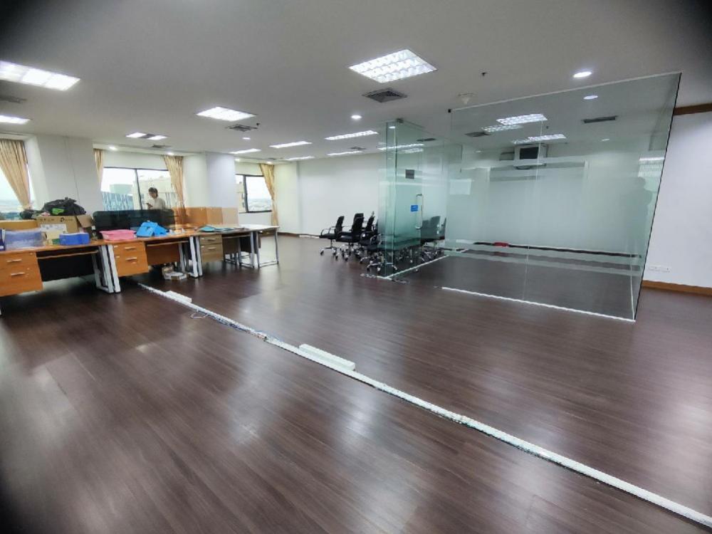 For RentOfficeWongwianyai, Charoennakor : Office for rent on Krungthonburi Road