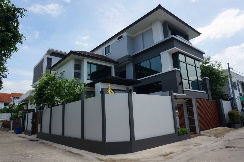 ขายบ้านรัชดา ห้วยขวาง : บ้านเดี่ยว 3 ชั้น พร้อมอาคารสำนักงาน ซอยรัชดาภิเษกซอย 3 : บ้านเดี่ยว 3 ชั้น พร้อมอาคารสำนักงาน ใกล้ เซ็นทรัลพระราม 9