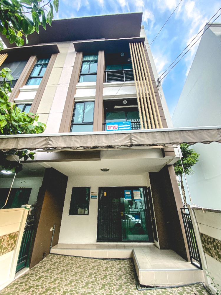 For SaleTownhouseThaphra, Talat Phlu, Wutthakat : 3 Storey Townhouse ( Selling by Krungthai Bank, CHEAPEST )