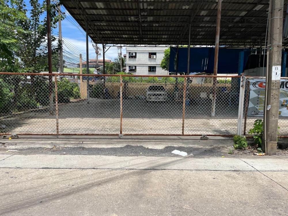 For SaleLandPattanakan, Srinakarin : Land with ready-to-build infrastructure, located directly across from