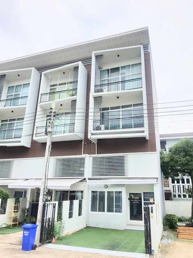 For SaleTownhouseRathburana, Suksawat : Luxury townhome for sale, 3.5 floors, corner unit, with the Cozy by Vida Ville project, Pracha Uthit 86.