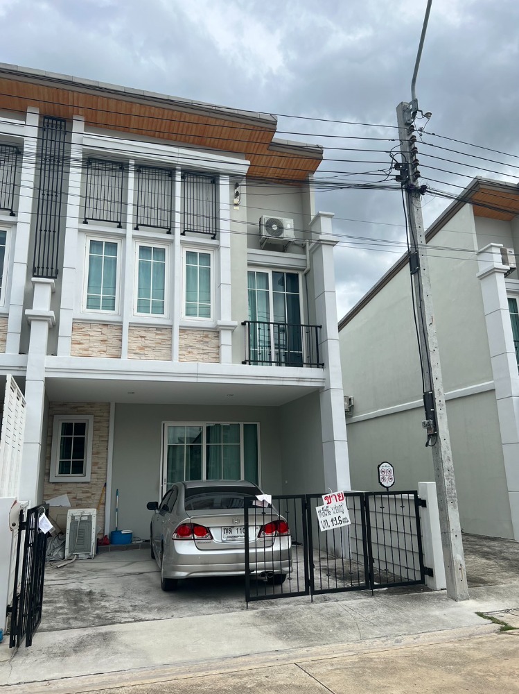 For SaleTownhouseNawamin, Ramindra : BB254 Golden Town Ramintra-Wongwaen, 2-story townhome, English style, next to Kanchana Ring Road, near the expressway.