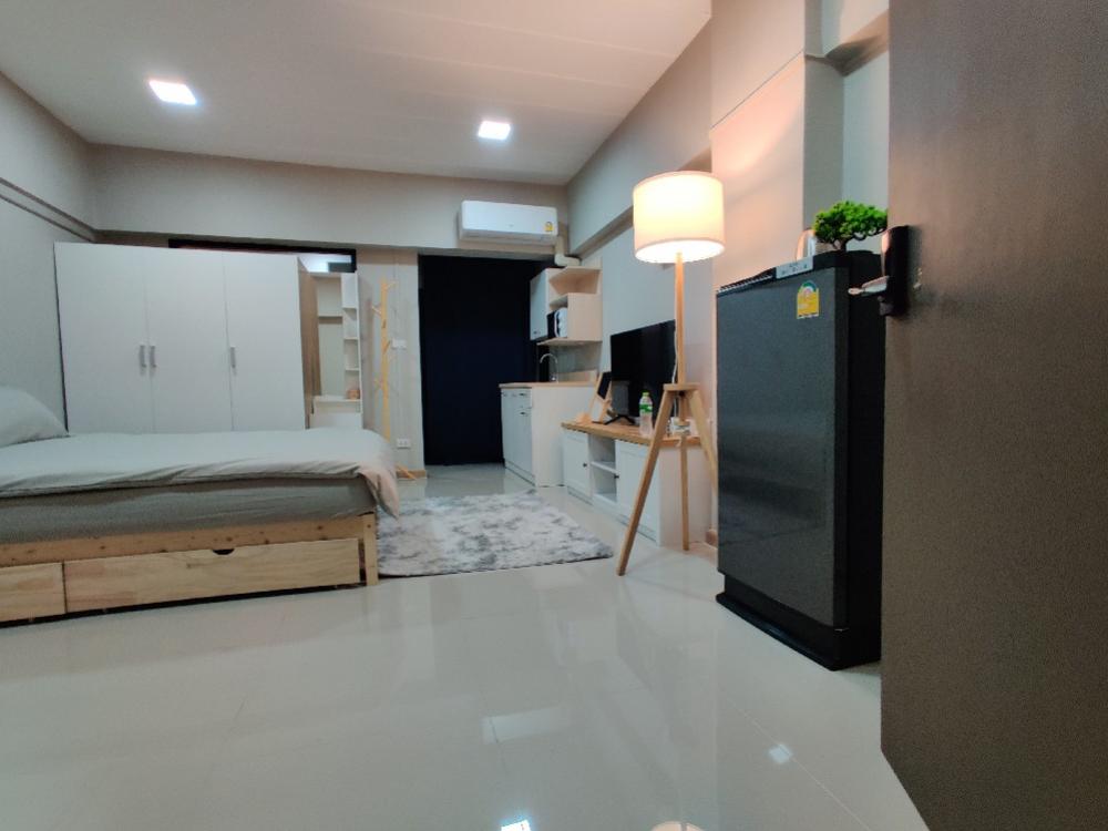 For RentCondoBangna, Bearing, Lasalle : New condo, no one has ever lived in it, price 6500-7900, electricity calculated according to electricity, deposit 10000, free common area, free parking, free internet, near Sikarin Hospital, Line nessuu.