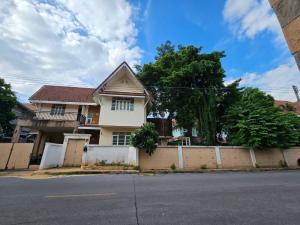 For SaleHousePathum Thani,Rangsit, Thammasat : Single house for sale, Ratwan Village 2, Lam Luk Ka, Khlong 4, near Kanchanaphisek Expressway. Bang Pa-in-Bangna, area 105 sq m.
