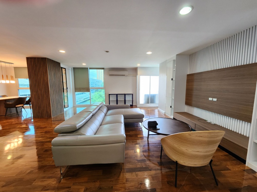 For RentCondoNana, North Nana,Sukhumvit13, Soi Nana : For rent: RENOVATED The Peak Residence Sukhumvit 15, 3 BR/3 B with maid room, 245 sqm, corner unit, Close to NIST Int’l School, BTS Asoke