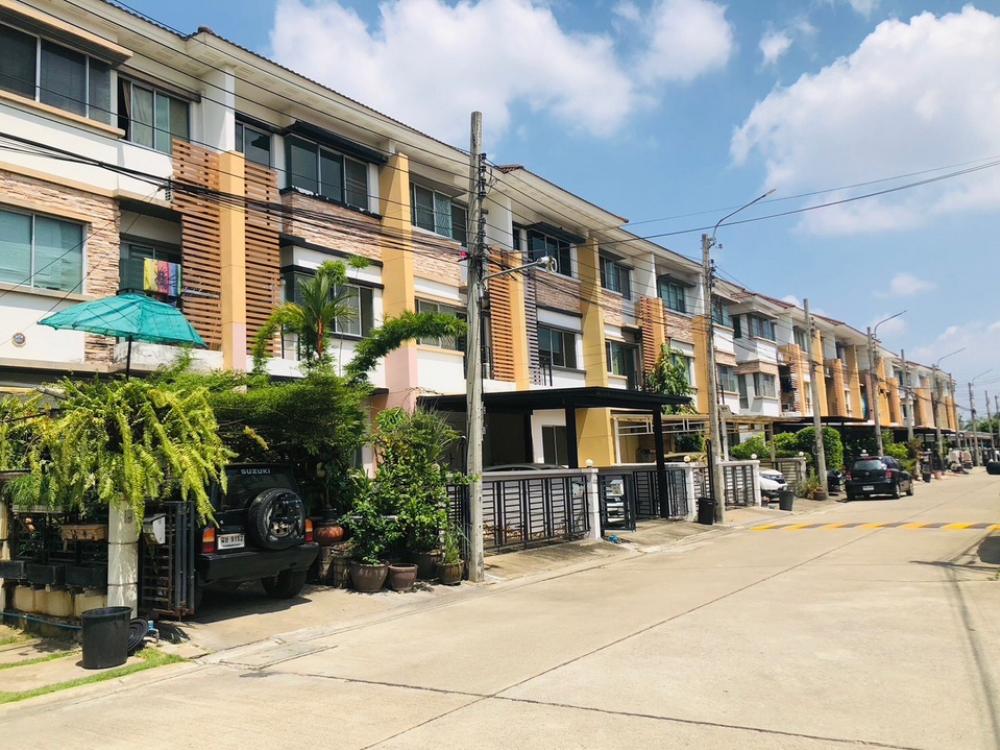 For RentTownhouseLadkrabang, Suwannaphum Airport : Townhome for rent, 3 floors, 3 bedrooms, 3 bathrooms, with furniture, parking for 2 cars, near Suvarnabhumi, Taosi Plus Village, Suvarnabhumi.