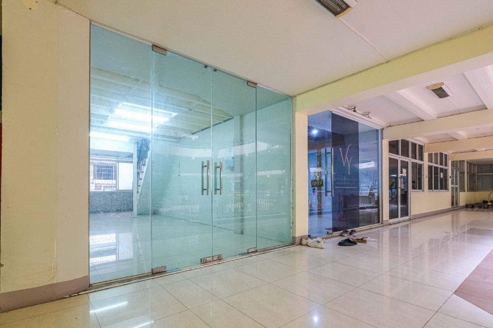 For SaleCondoRama9, Petchburi, RCA : 🔥Urgent sale, area under the condo. Can be used as an office 🔥Siam Condominium, 1st floor, 2-story room, total area of 2 floors, 60 sq m., good location, next to Jod Fair, near Central Rama 9, MRT Rama 9.