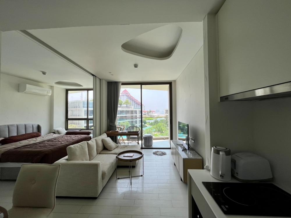 ให้เช่าคอนโดหัวหิน ประจวบคีรีขันธ์ : Beachfront condo in Hua Hin for rent 1 bedroom with sea view and pool view 28,000 THB.