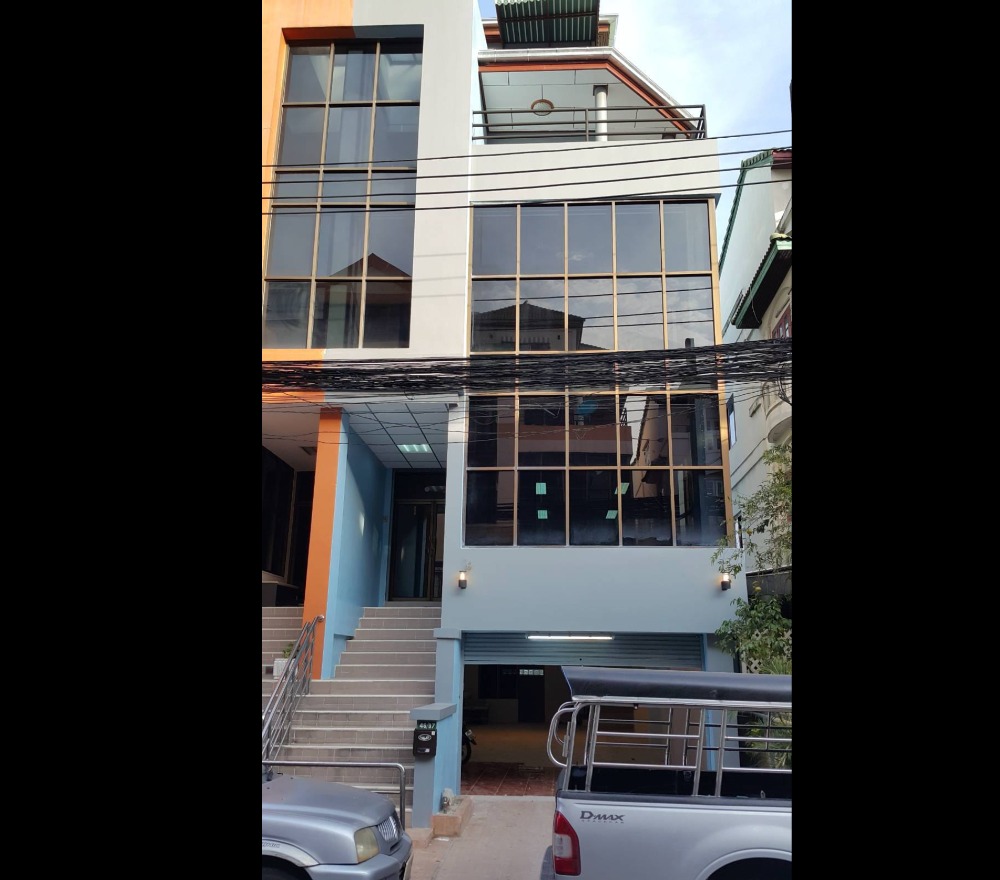 For SaleHome OfficeYothinpattana,CDC : Home office, 5-story commercial building Suitable for use as an office and residence.