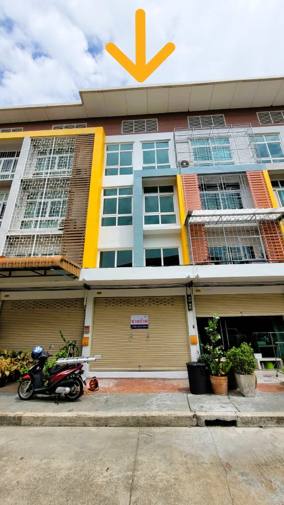 For SaleShophouseNakhon Pathom : Renovated and ready to repaint the entire building!! Commercial building for sale, Sai Si Square, Sam Phran, Nakhon Pathom, suitable for residence, home office or investment.