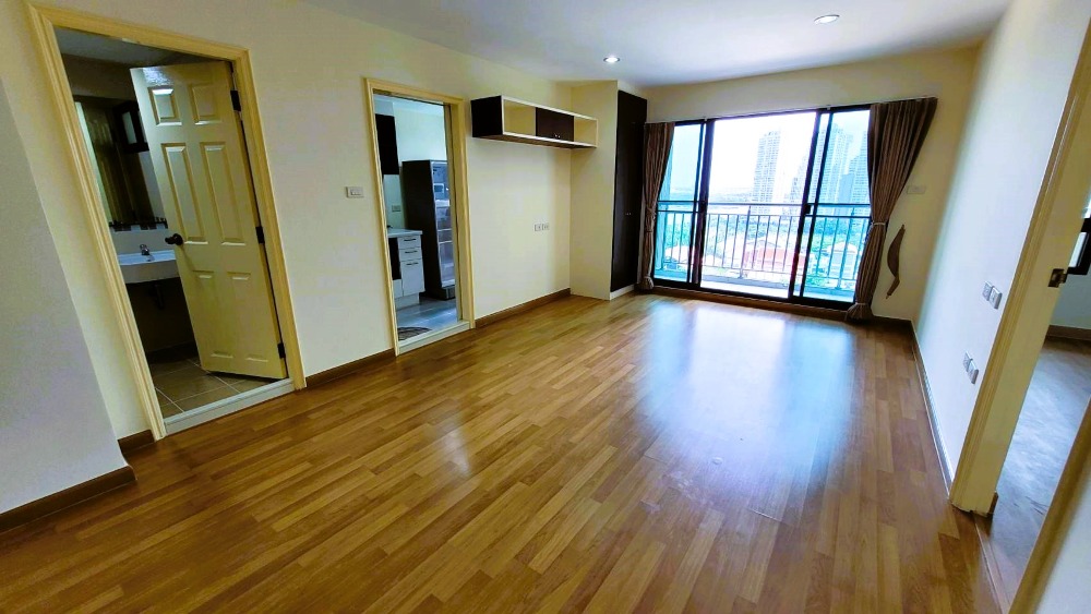 For SaleCondoRama3 (Riverside),Satupadit : Great Room! with Great Price!! River view Sales Lumpini Place Narathiwas-Chaopraya Condominium. Comfortable to living. Also a Great Investment!!