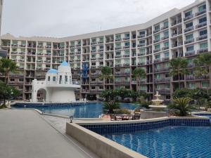 For SaleCondoPattaya, Bangsaen, Chonburi : Pool View Condo South Pattaya !!! Condo for sale Arcadia Beach Continental Pattaya 2 bedrooms, 64 sq m., 4th floor, Thappraya Soi 7