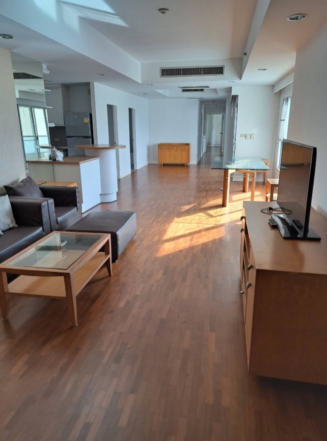 ขายคอนโดสาทร นราธิวาส : 3 Bedrooms condominium for sell at Narathiwad road visit by appointment   🌻