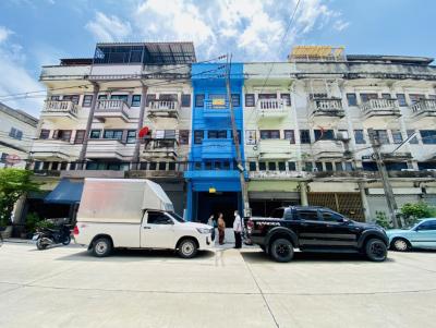 For SaleShophouseRattanathibet, Sanambinna : Commercial building for sale, newly renovated, Phattharaniwet Village. Usable area 160 sq m., size 18 sq wa, Soi Samakkhi 28.