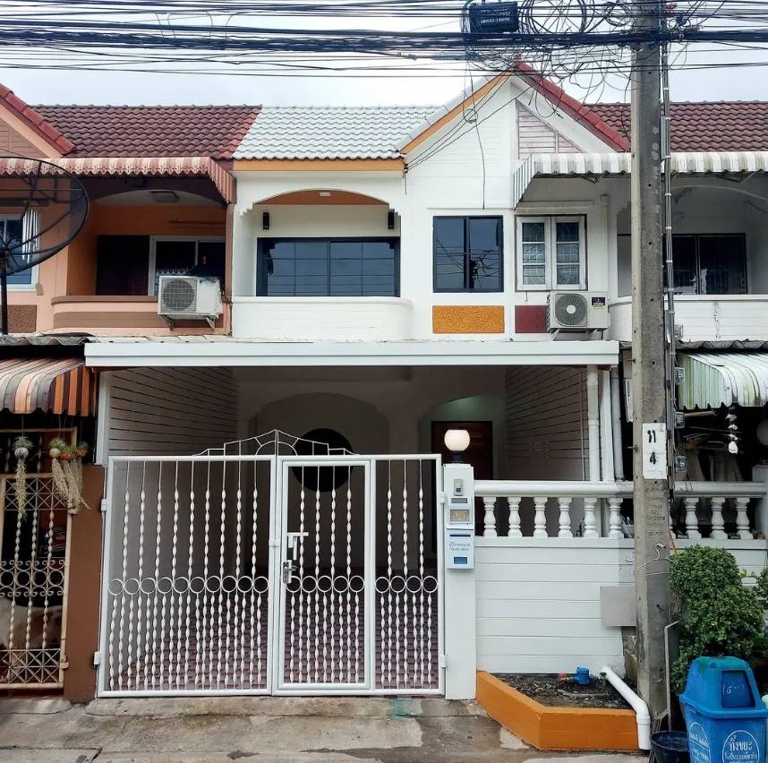 For SaleTownhouseEakachai, Bang Bon : 2-storey townhouse, Soi Ekachai 33, near BTS Wutthakat (150 meters from the entrance of the alley), 18 square meters