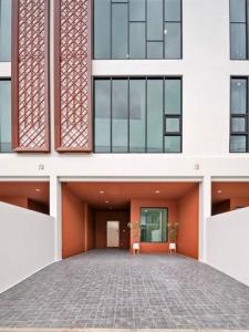For SaleHome OfficeChokchai 4, Ladprao 71, Ladprao 48, : Home office for sale, 3.5 floors, Nak Niwat area, Lat Phrao 71, Chok Chai 4, newly built home office, ready to decorate *** Selling 4 houses, price 10.9 - 11.9 million baht, no common fees ***