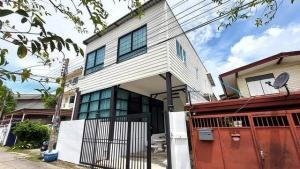 For SaleHouseYothinpattana,CDC : 2-story detached house for sale, Lat Phrao 80 area, intersection 10, accessible in and out, Lat Phrao, Ratchada, Meng Jai.
