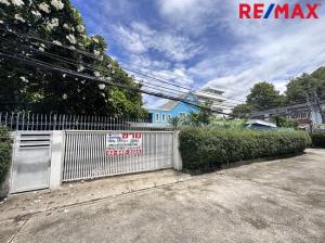 For SaleLandBang Sue, Wong Sawang, Tao Pun : Land for sale on Prachachuen Road 37, Bang Sue, area 99 square wah, corner plot, price 9 million baht.
