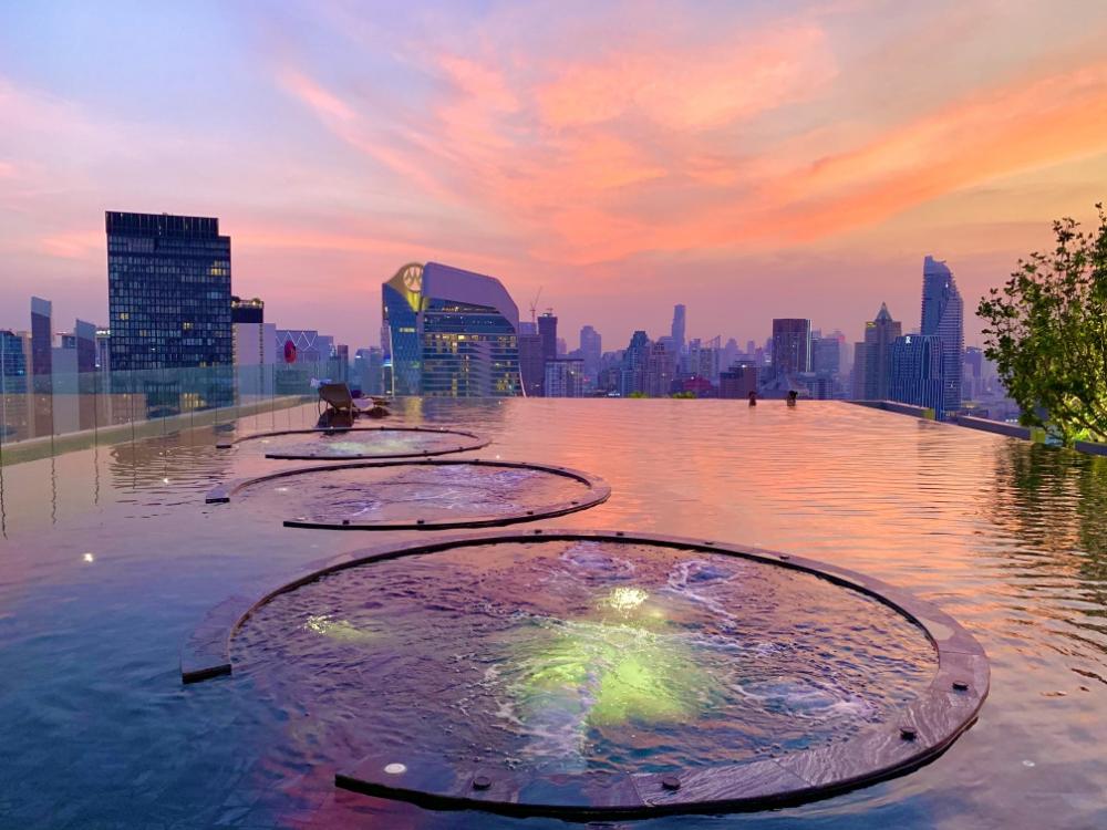 For RentCondoWitthayu, Chidlom, Langsuan, Ploenchit : Beautiful room, Life One Wireless, high floor, Embassy View.