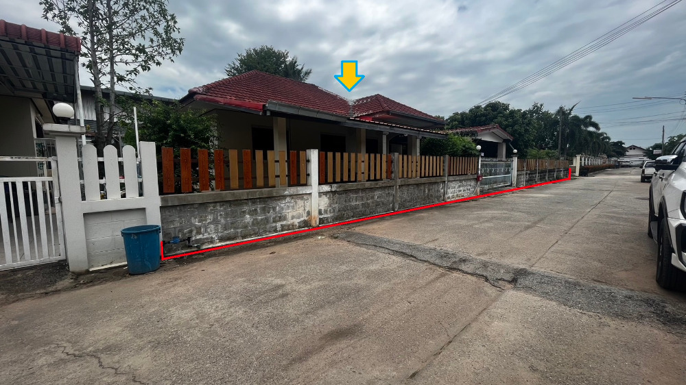 For SaleHouseKhon Kaen : Single story house for sale Kamolchat Village At the entrance is the Rama VIII community market - only 180 m. from Siharat Dechochai Road.