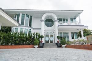 For SaleHouseRama9, Petchburi, RCA : For sale, large luxury house, very beautiful, location near the main road, Rama 9 Road, Ramkhamhaeng Road, area 1 rai.