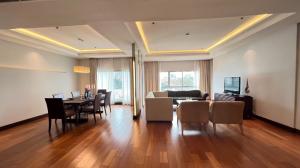 For RentCondoWitthayu, Chidlom, Langsuan, Ploenchit : (For Rent) Royal Residence Park // You can make an appointment to see the room.
