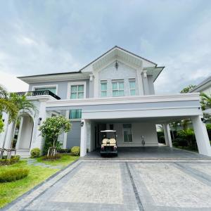ขายบ้านลาดกระบัง สุวรรณภูมิ : 🏠ขาย บ้านเดี่ยว 2 ชั้น : บ้านตัวอย่าง ตกแต่งสวย ยังไม่มีคนอยู่ บ้านหันหน้าไปทางทิศใต้ ปีนี้ค้าขายมาแรงทำมาค้าขายรวยๆ