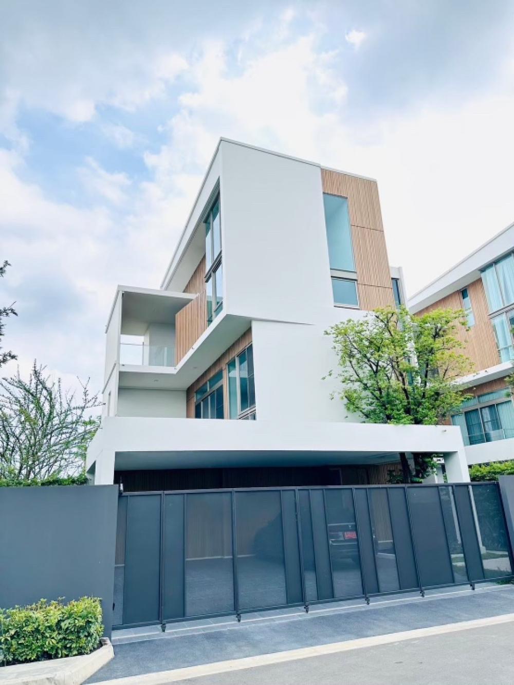 ขายบ้านพัฒนาการ ศรีนครินทร์ : Vive พระราม9 กรุงเทพกรีฑา🏡ขายด่วนๆค่ะ 🎉