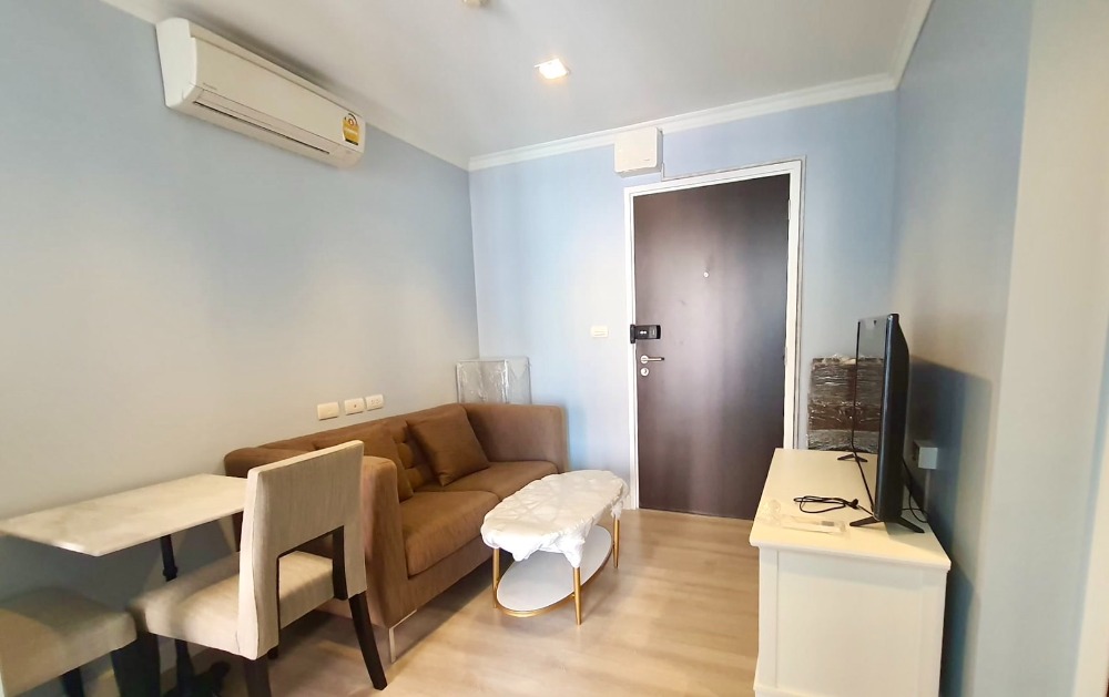For SaleCondoBangna, Bearing, Lasalle : Selling very cheap and urgent!! Condo Knightsbridge Bearing, close to BTS Bearing station, only 600 meters, size 29.04 sq m, same floor with very private green space, only 9 units!! (Private floor)
