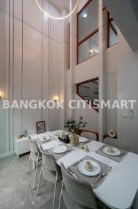 ขายทาวน์เฮ้าส์/ทาวน์โฮมรัชดา ห้วยขวาง : 🌜ขายต่ำกว่าทุน!!! บ้าน MOONHOUSE รัชดา 18 ทำเลดีมาก ราคาพิเศษ ต่อรองได้ จองวันนี้รับส่วนลดพิเศษ🎉
