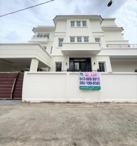 For SaleHouseAri,Anusaowaree : Single house for sale, 3.5 floors, Soi Ari 8, area 100 sq m., Aree Samphan Road, near BTS Ari Station.