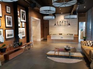 For SaleCondoSukhumvit, Asoke, Thonglor : Condo for sale, The Loft Ekkamai, fully furnished, 45 sq m, high floor, beautifully decorated, near BTS.